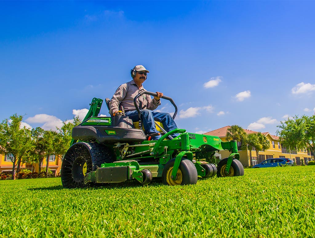 Lawn Service in Orlando, FL